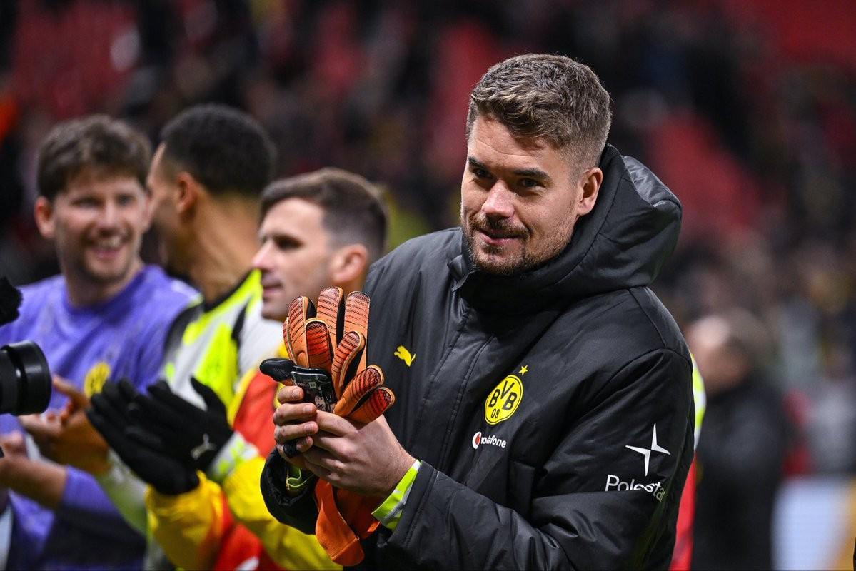 德天空:多特将在今天与二门亚历山大-迈尔续约至2027年