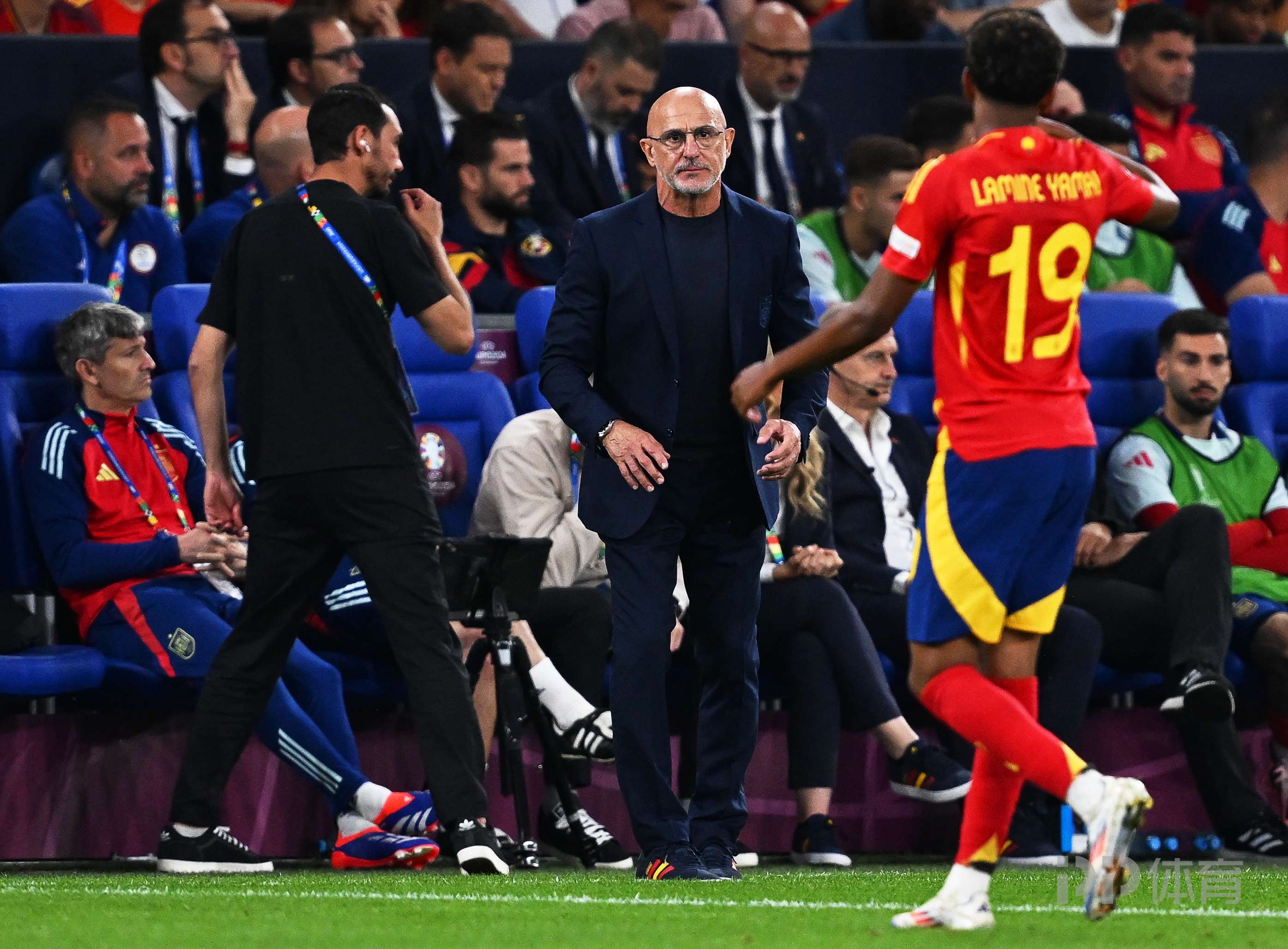 德拉富恩特：亚马尔可以成为梅西C罗老马那样的传奇