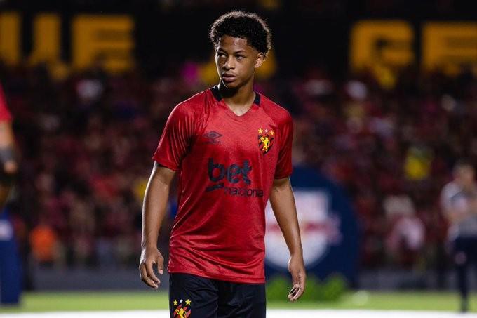 法尔克:拜仁考察了累西腓体育中场泽-卢卡斯,巴萨也有意