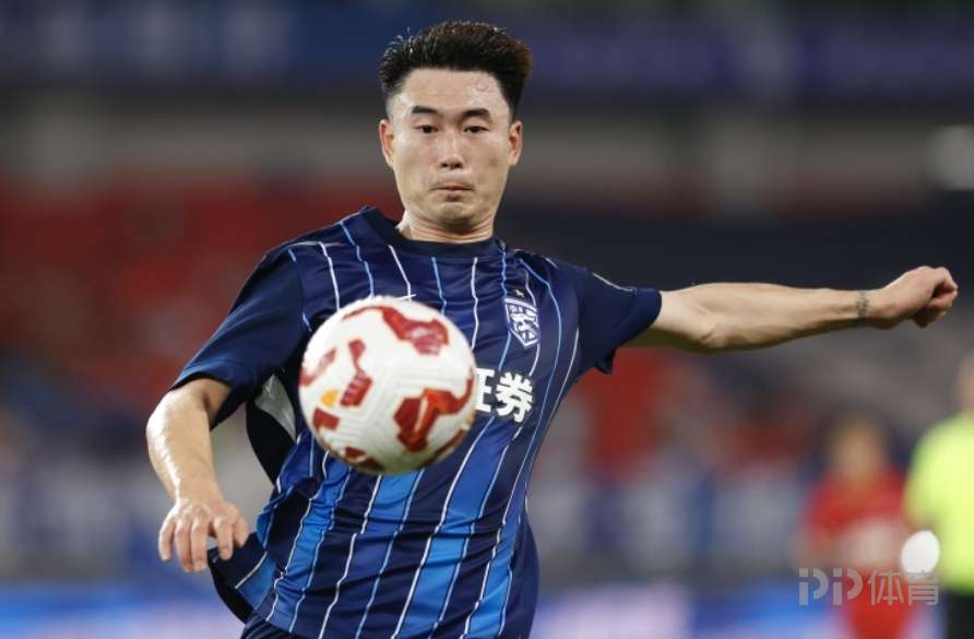 李璇:三镇开出国内球员顶薪欲续约邓涵文 但未能成功
