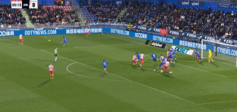 官方：赫塔费门将索里亚战马竞的两连扑当选西甲11月最佳扑救