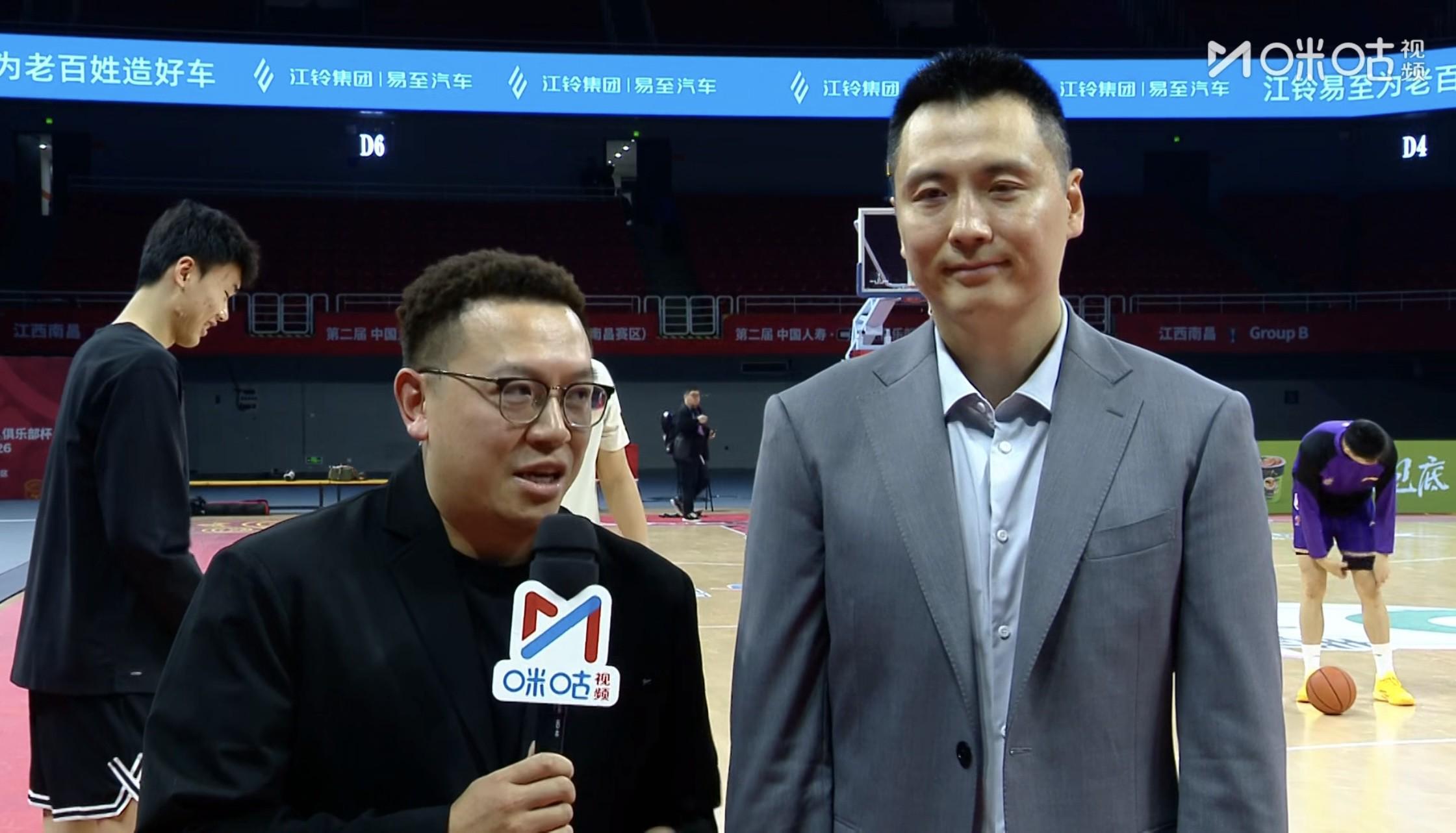 卢伟:张镇麟对上海男篮帮助很大;王哲林今夏练了上万次罚篮