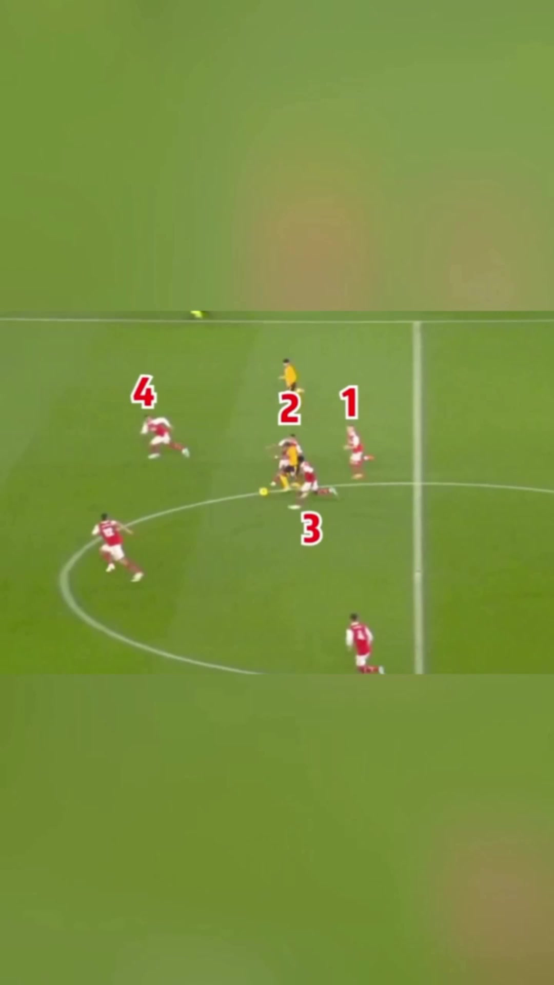 都说了足球是团队运动任你再犟也只能屈服