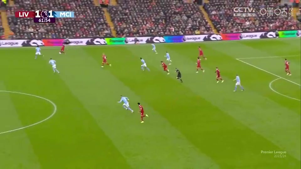 离大谱了萨拉赫曾传球迪亚斯错失超级大单刀詹俊都无语了