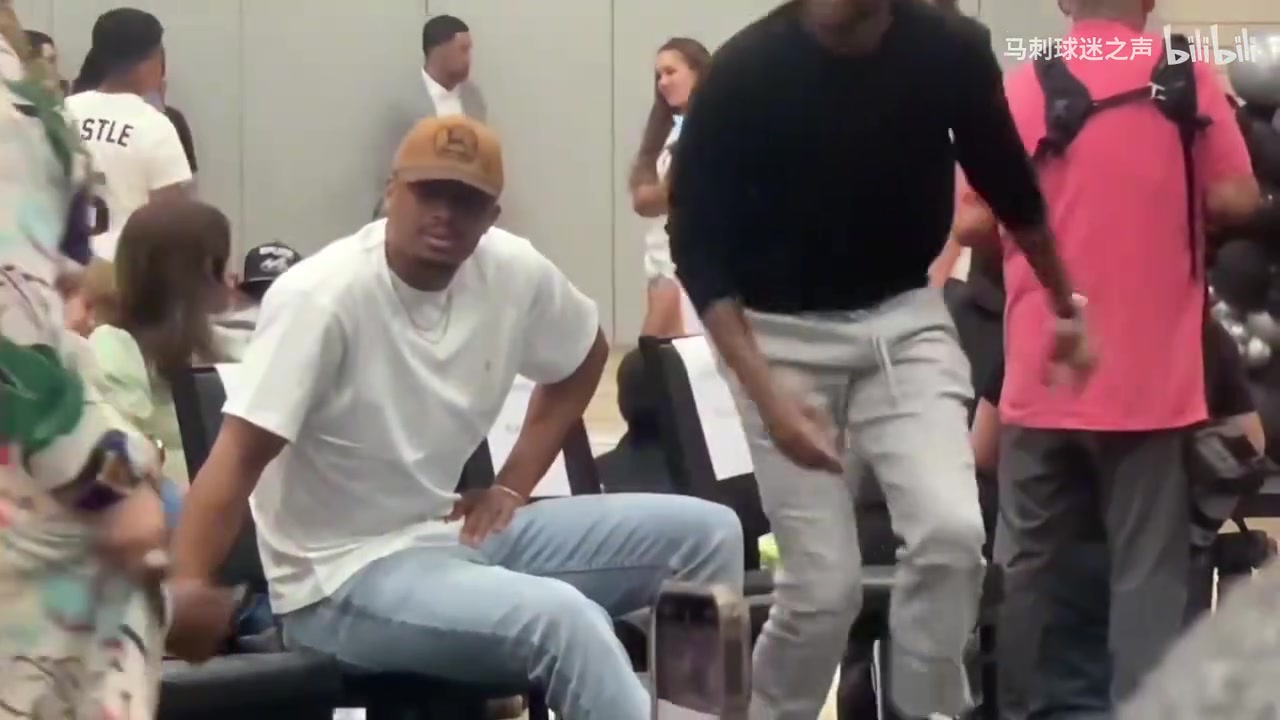 马刺大聚会马刺发布会花絮邓肯一头秀发福克斯满脸笑容