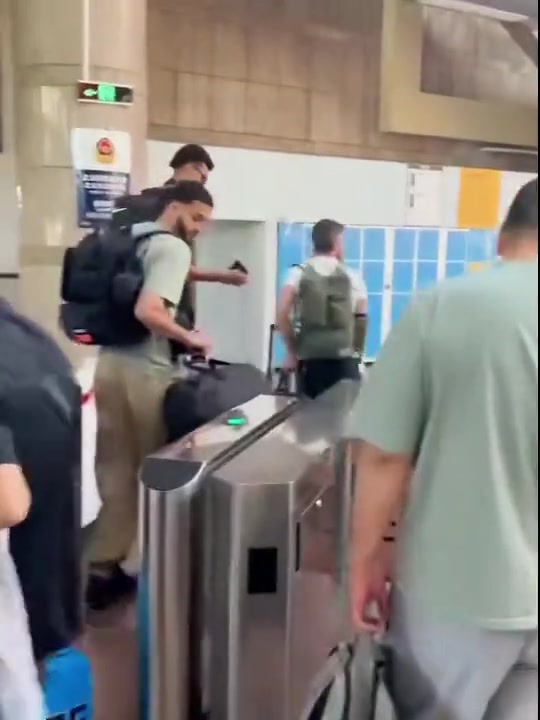 行走的人形高达 文班亚马真是太帅太亮眼了