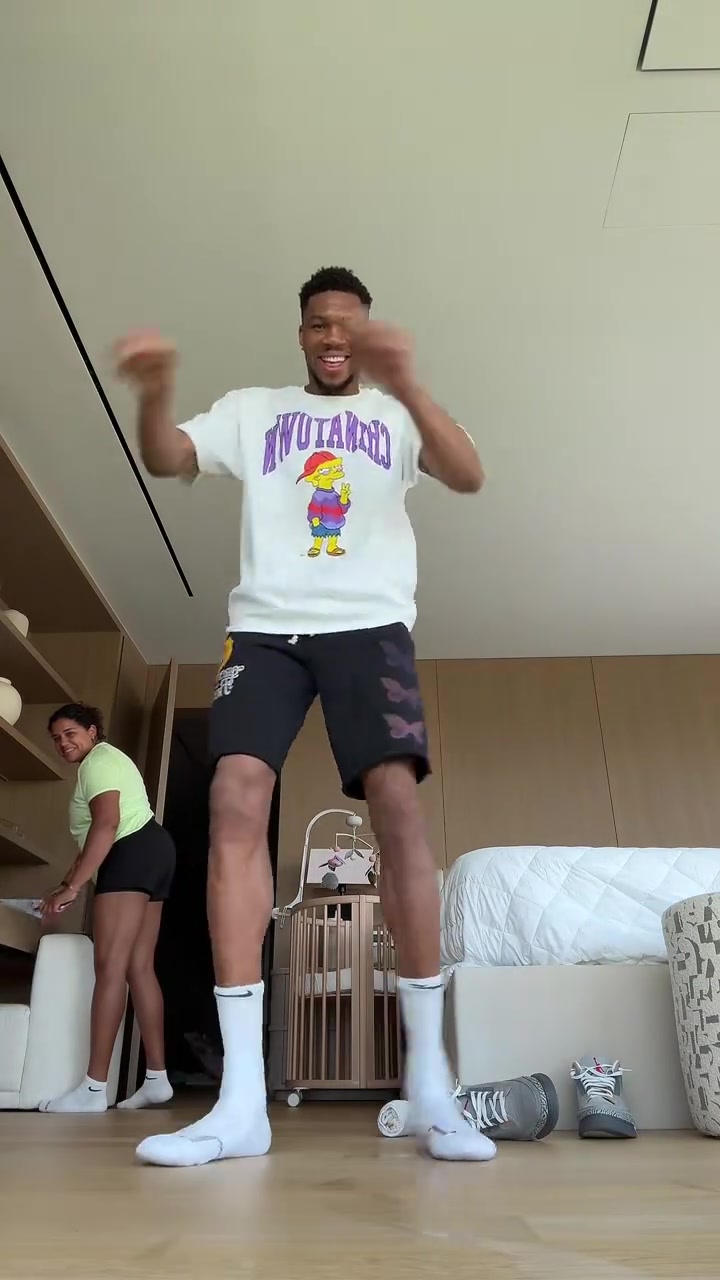 这逆天的跟腱长度字母哥真的是人形高达吧