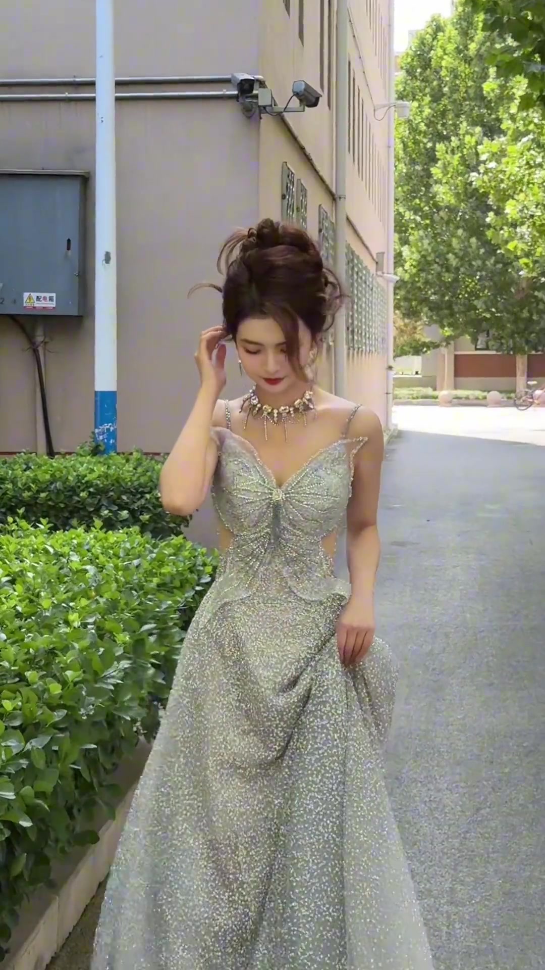 简直美到发光腾讯女主播炼炼雪白的天色忽尔就炎夏