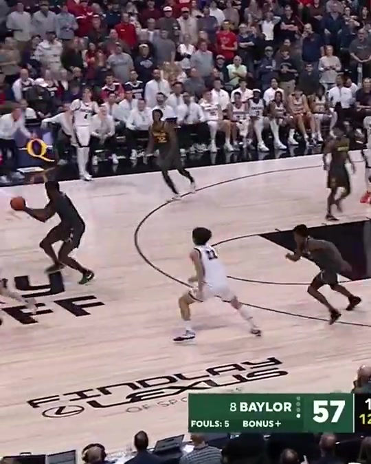 NCAA赛场惊现逆天死亡隔扣简直不要太凶残