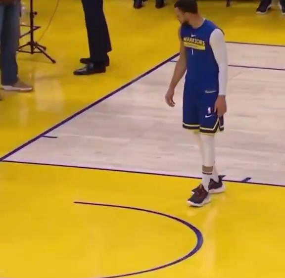 当库里运丢球绝对不会怀疑自己想到的是地板有问题