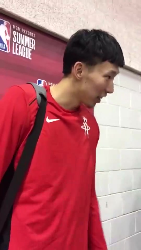 那年周琦和哈滕还是队友呢如今哈滕已是冠军中锋了