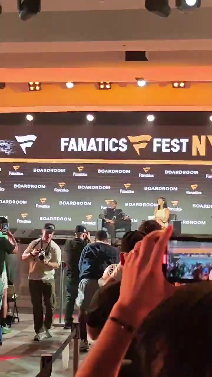 杜兰特宣布加盟火箭现场...