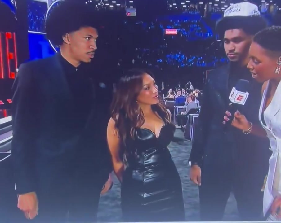 这身材马刺榜眼迪伦-哈珀的妈妈真是性感又年轻