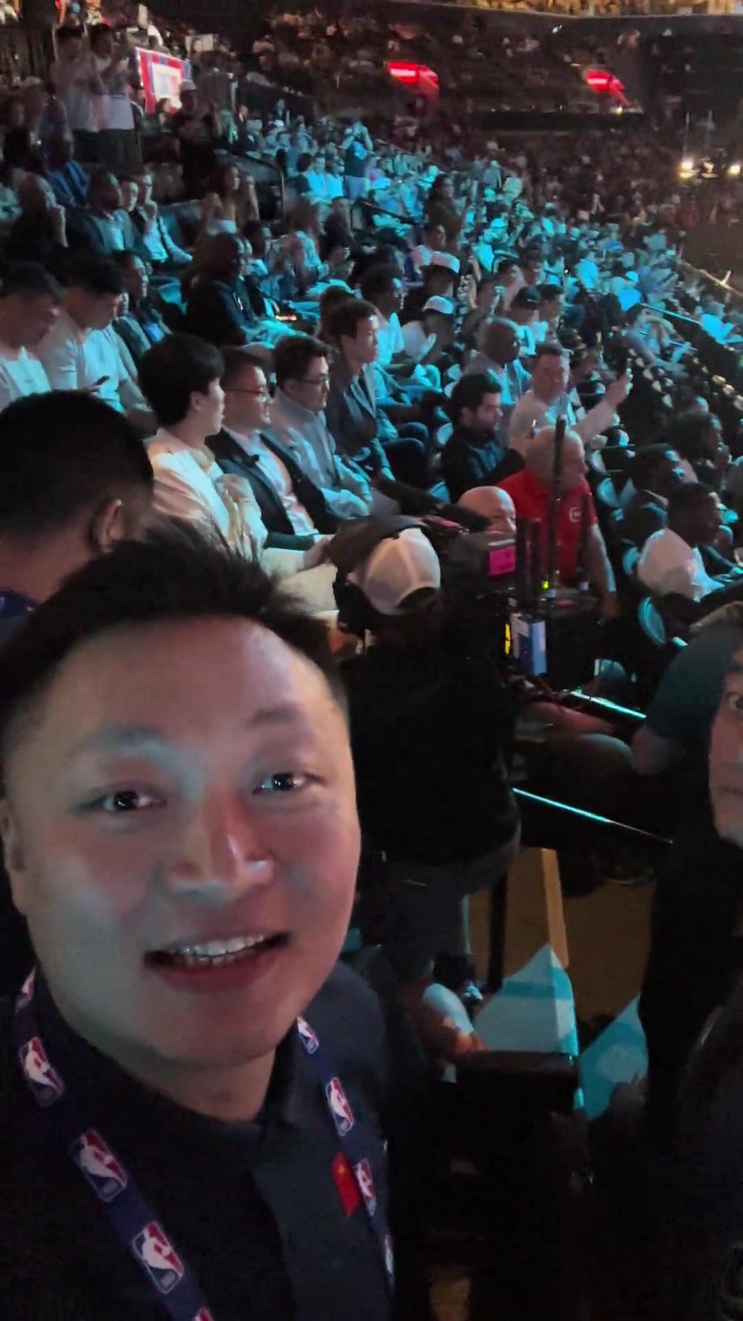 激动人心解说周鹏第一时间记录下杨瀚森被选中的瞬间