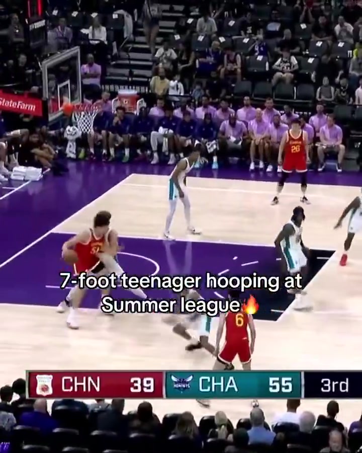 有眼光美国球迷博主发视频称开拓者选中了中国版的约基奇