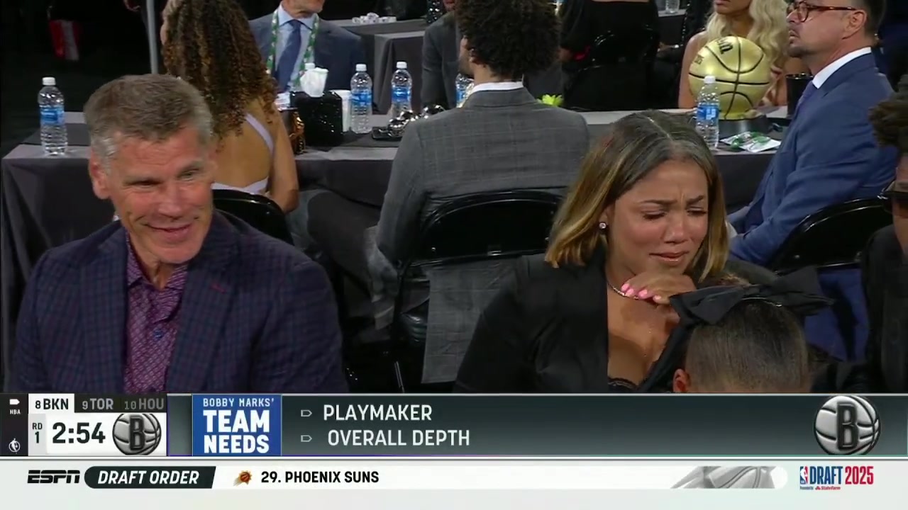 母亲的不容易第七顺位费尔斯母亲在台下已哭成泪人