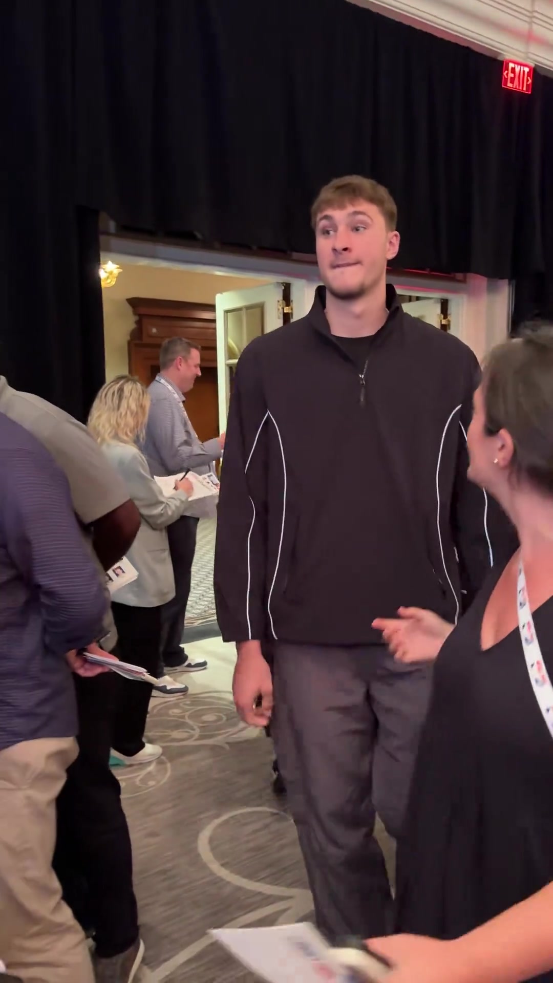 状元还有悬念吗状元最大热门弗拉格来到记者采访区