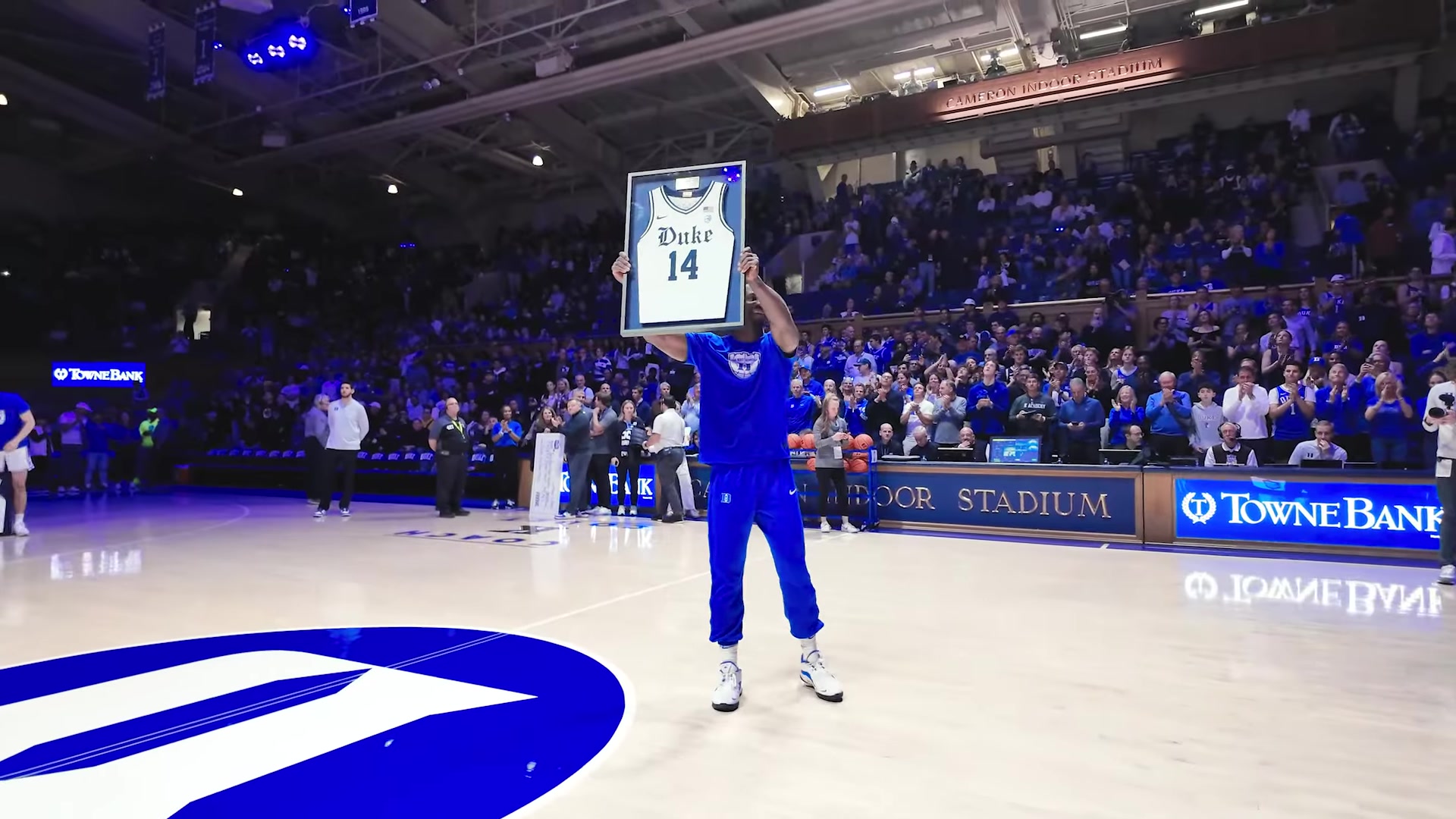 有点狠的名字黄蜂在33顺位选择了赛恩-詹姆斯