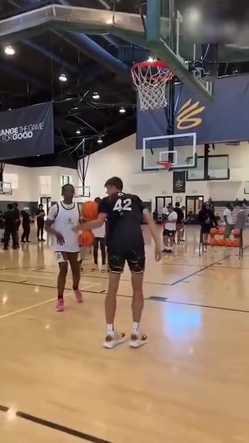 这状元有点东西弗拉格上演原地大风车暴扣