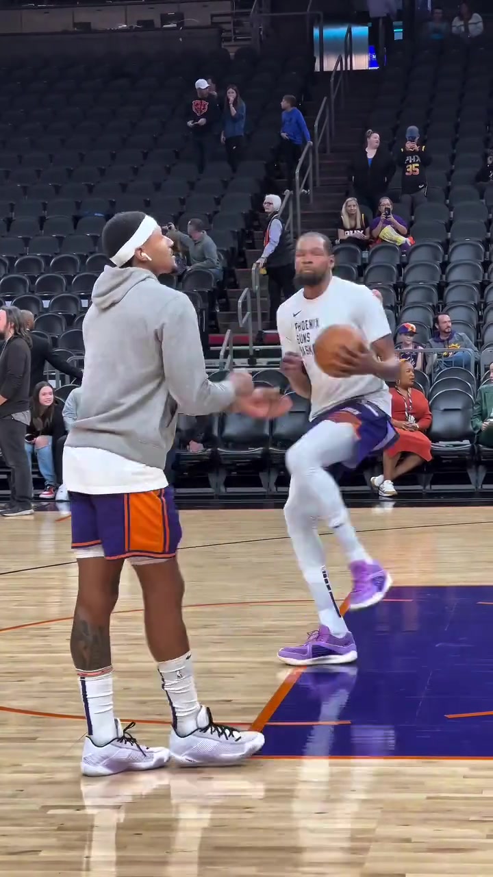 这俩一起练投篮还挺魔性可惜以后看不到了