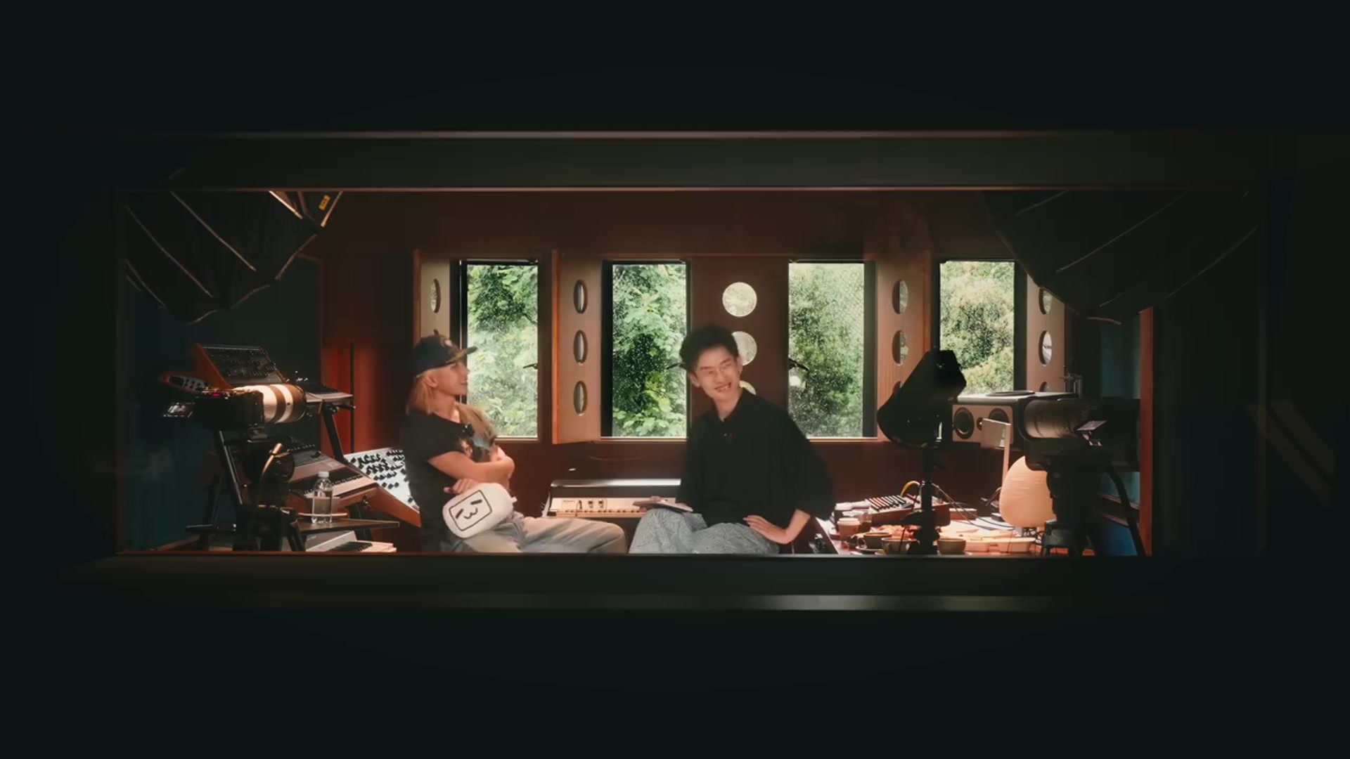 新歌真好听被问除音乐外爱好蔡徐坤大方回答打球啊打篮球啊