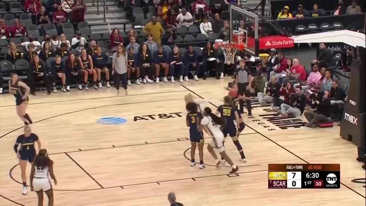 杜兰特关注你了美女球员Kitts打篮球也是相当的生猛