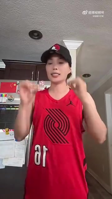 挺好看女球迷我把杨瀚森球员版250美元价格砍到了238美元