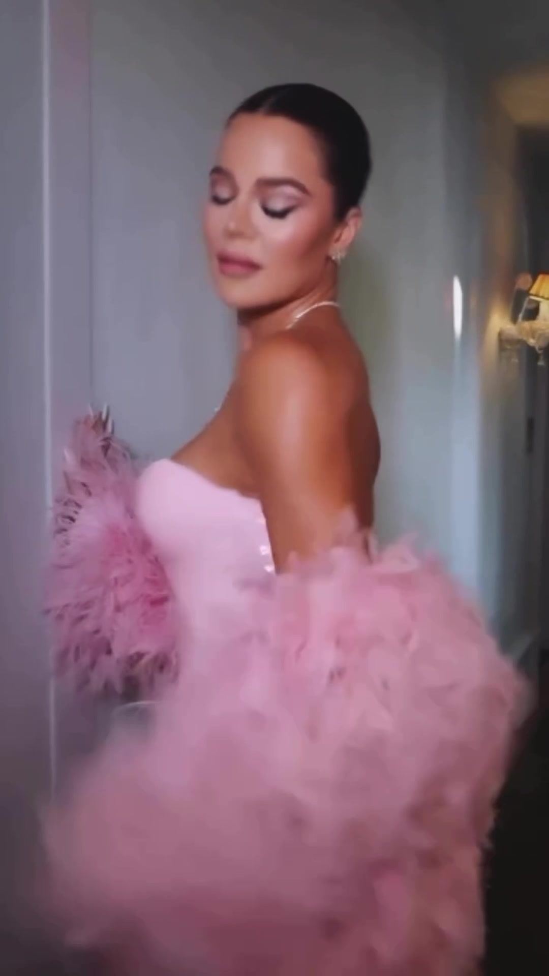 科勒-卡戴珊粉红长裙性感登场前夫TT当初是我大声了