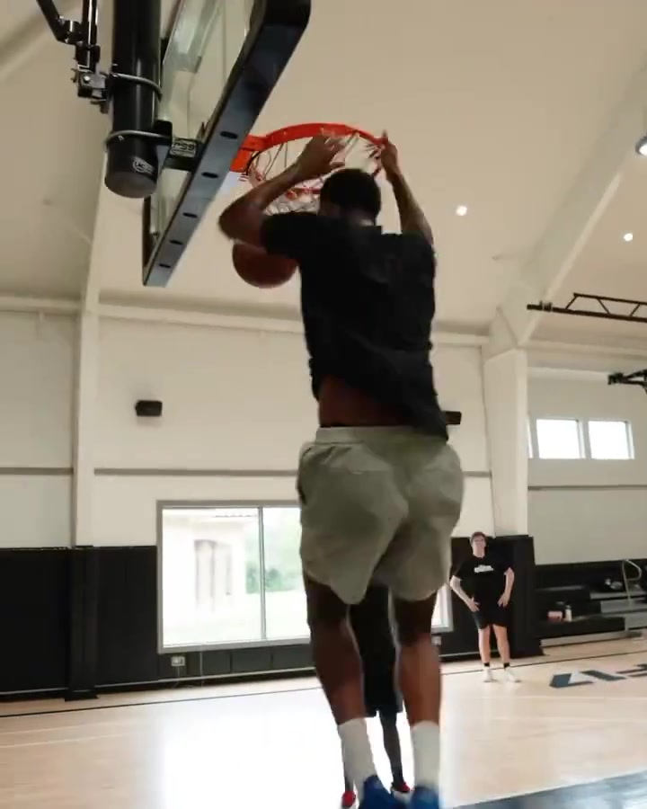 续约喽小贾巴里-史密斯休赛期的训练 各种运球跳投和接球投篮