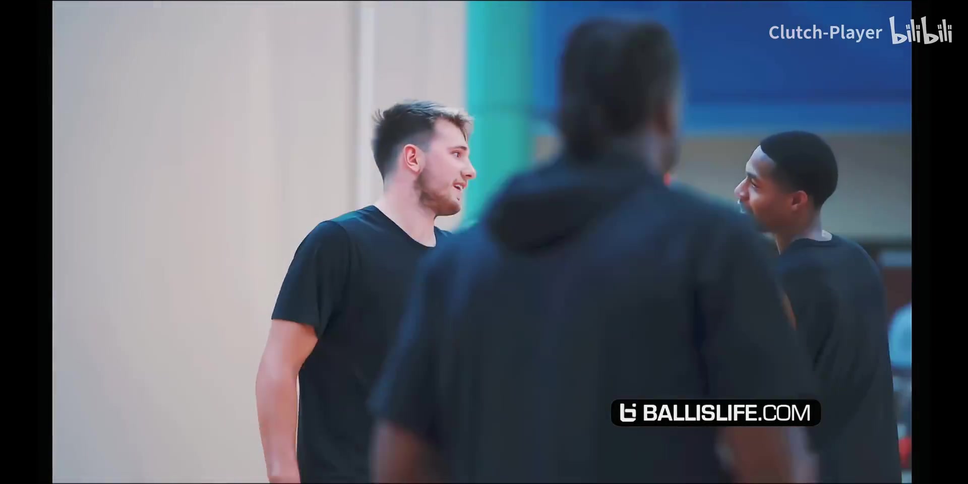 顶级拼图此前电风扇和东契奇的野球局三分抬手就有