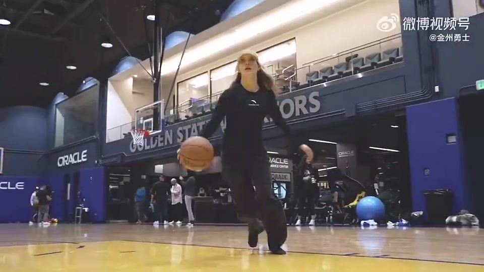 射手型的谷爱凌前两年在勇士试训中投还不错