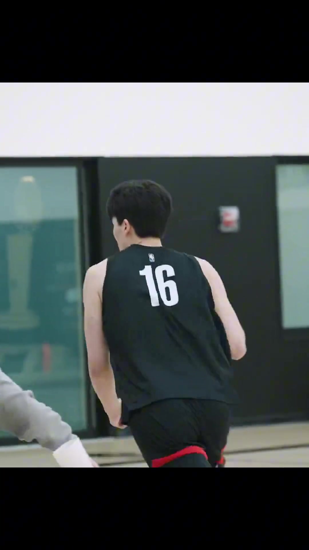 杨瀚森训练DAY3视频来咯网友亚洲杯我让周琦打封闭上场