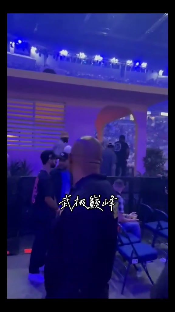 詹姆斯现身坏兔子演唱会引起轰动现场响起MVP喊声