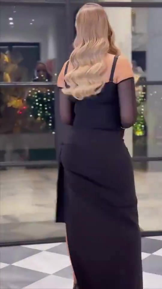 不得不说詹嫂萨瓦娜真是风韵犹存啊