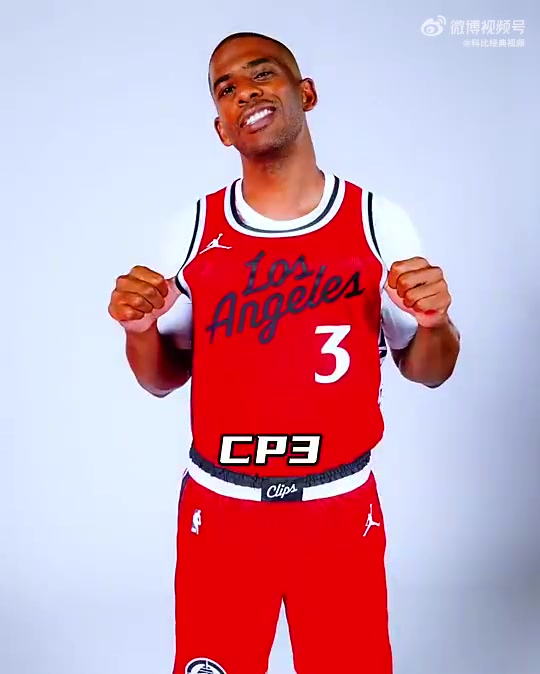 保罗拍摄快船定妆照不得不说这快船3号还是老船长穿着顺眼