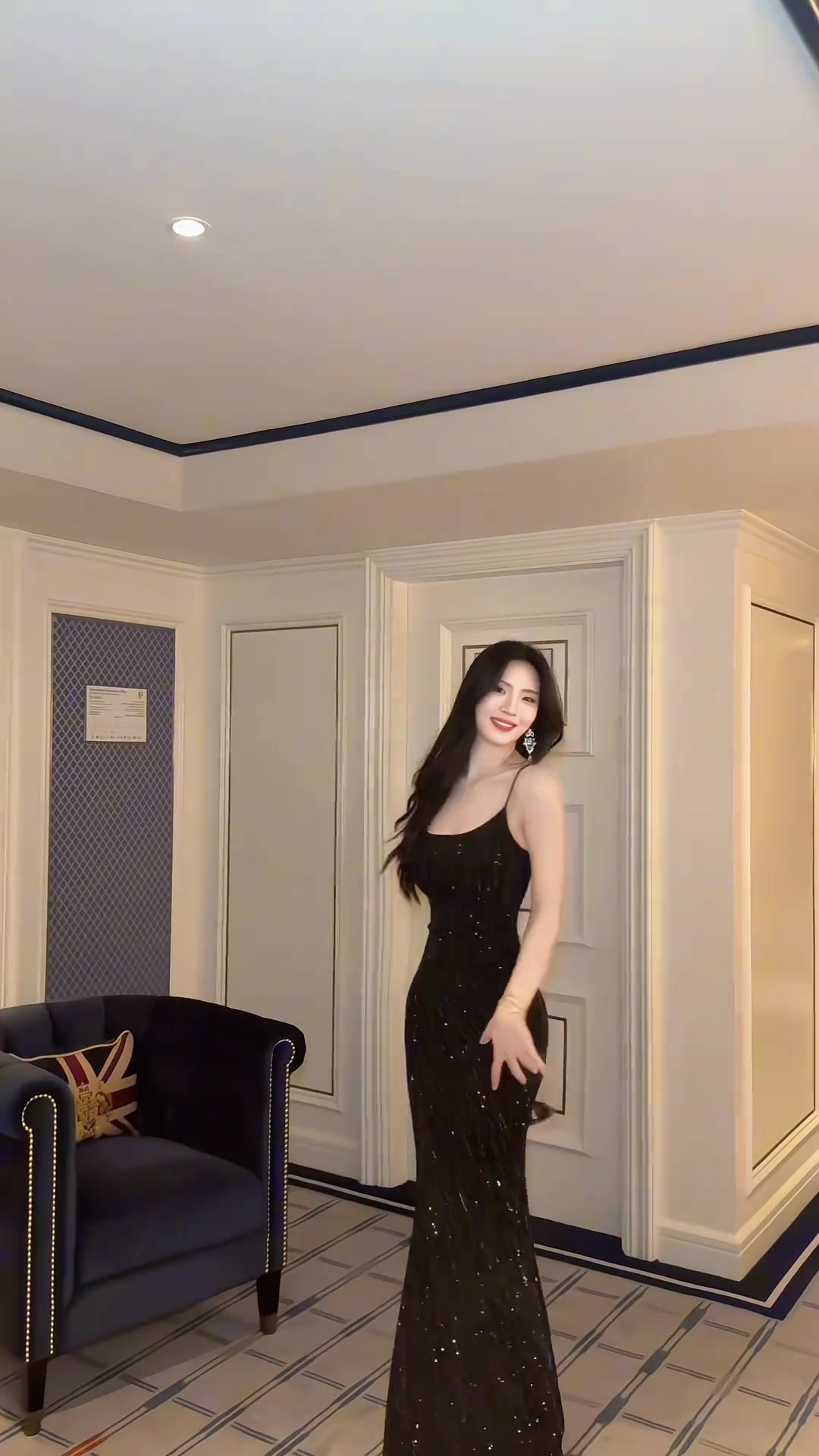 这是要去见登哥吗美女登密盼盼的一身红色礼服御姐风