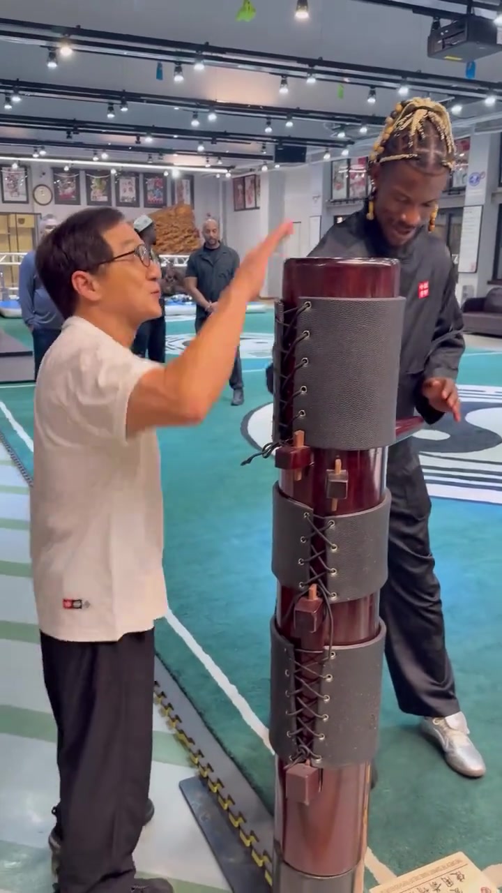 巴特勒中国行香港站成龙亲自传授功夫...