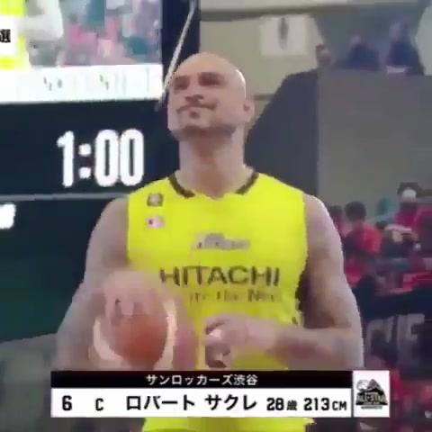 忍不住笑了湖人名宿萨克雷当年在日本扣篮大赛上炸裂一扣