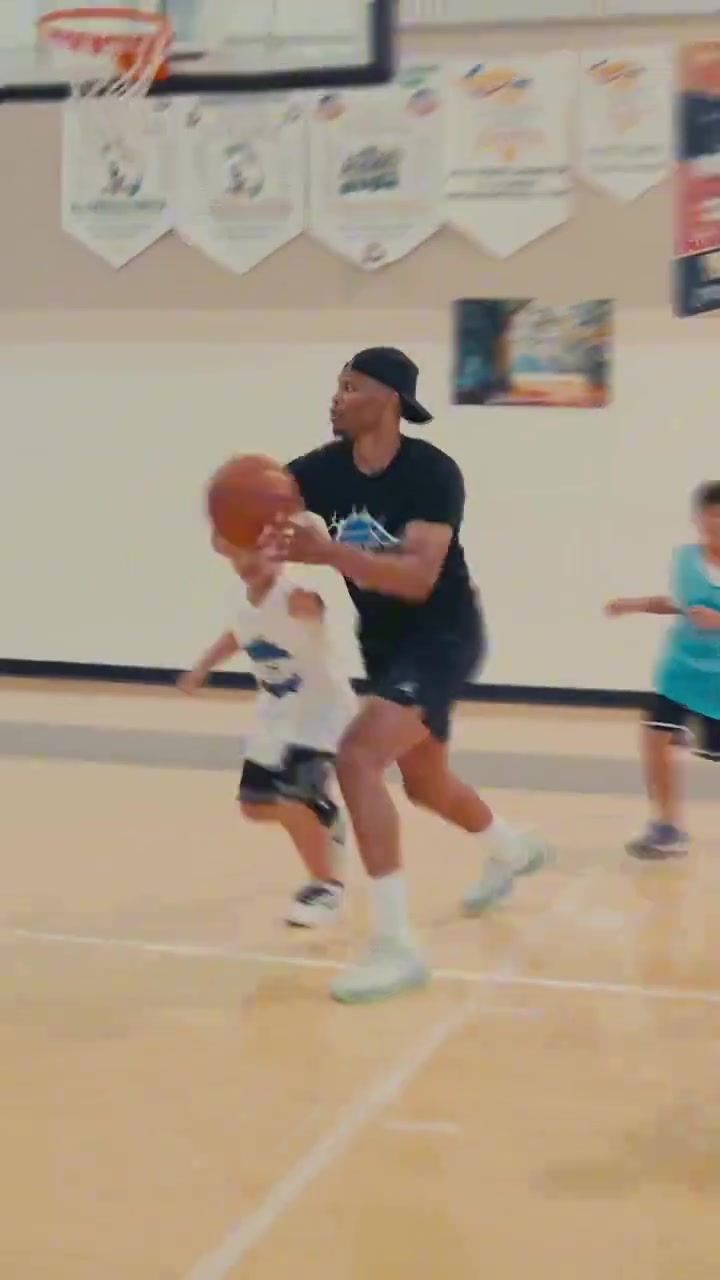 少爷加入小孩训练营能有大威少当教练是不是很幸福