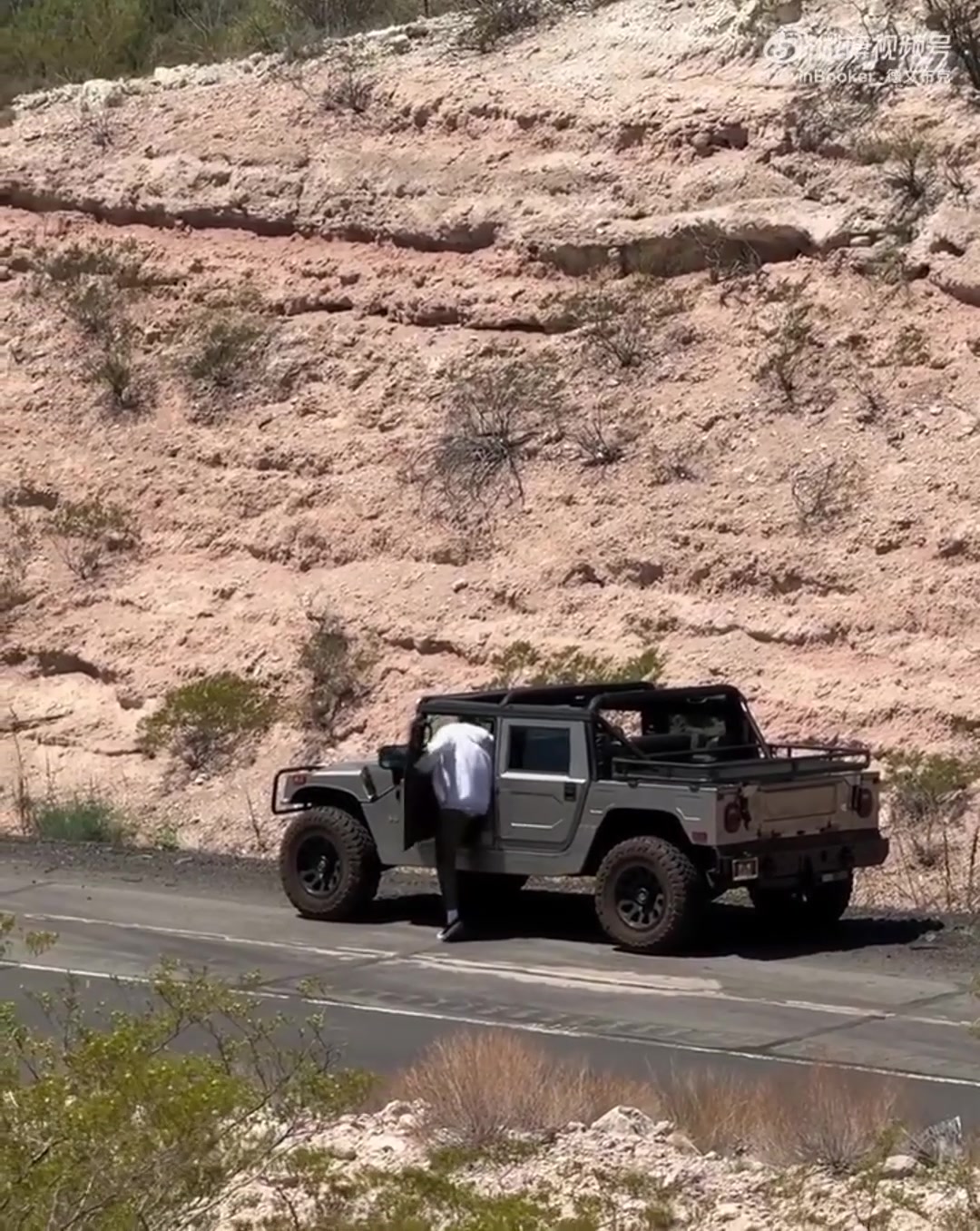 这也太拉风了懂车的吧友来看看布克这开的是啥车呀