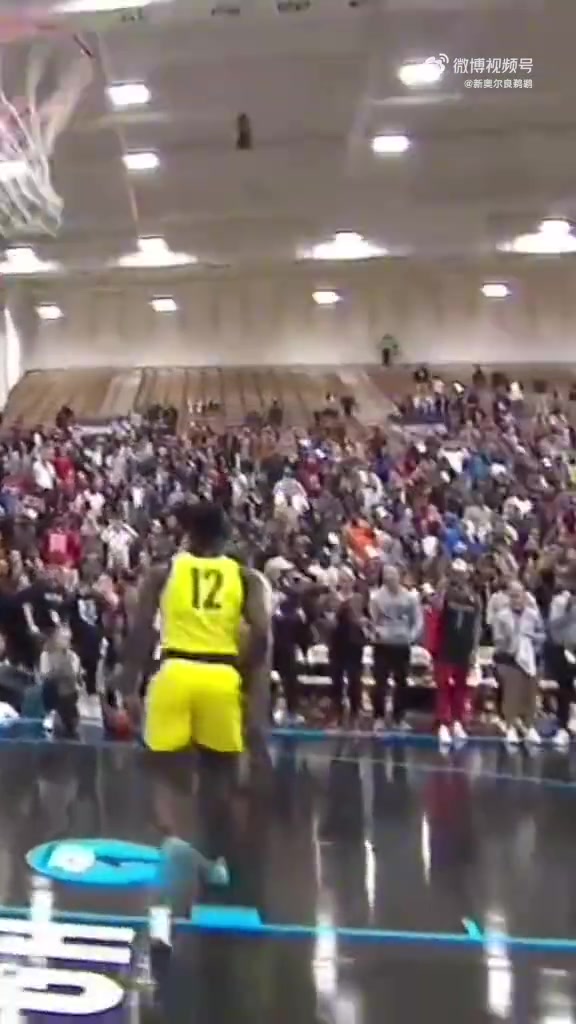 看看锡安高中时期的劲爆扣篮就算是詹姆斯也未必有这么炸吧