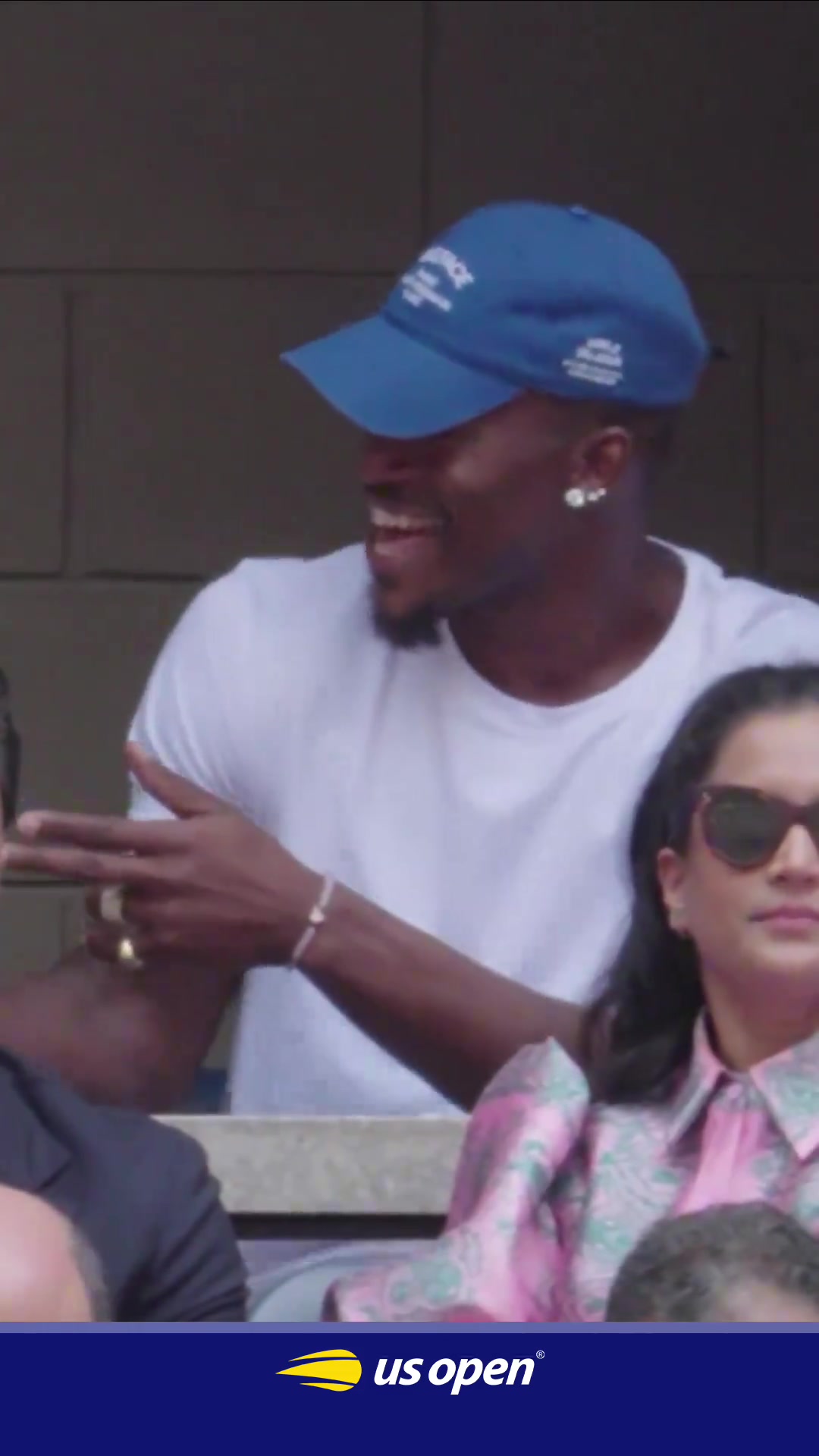 好兄弟就是要在现场挺巴特勒观赛阿尔卡拉斯再度贡献表情包