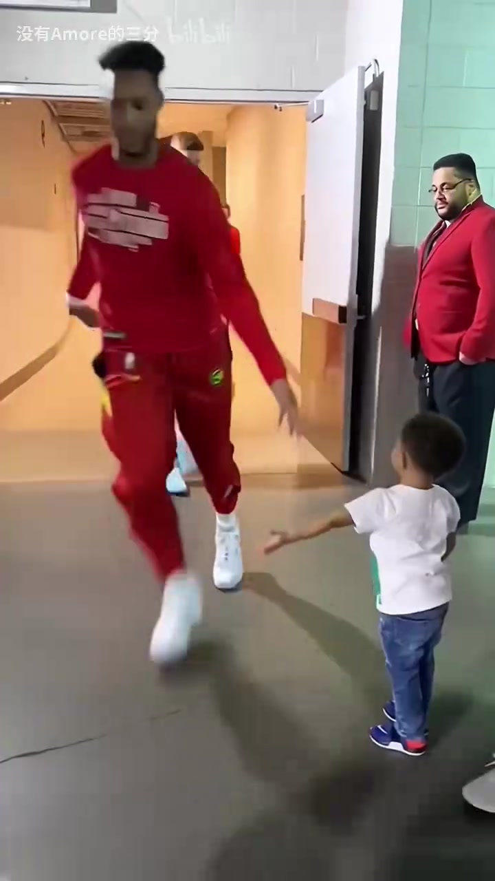 奥尼尔这种机会我怎么会错过NBA球员们的暖心时刻