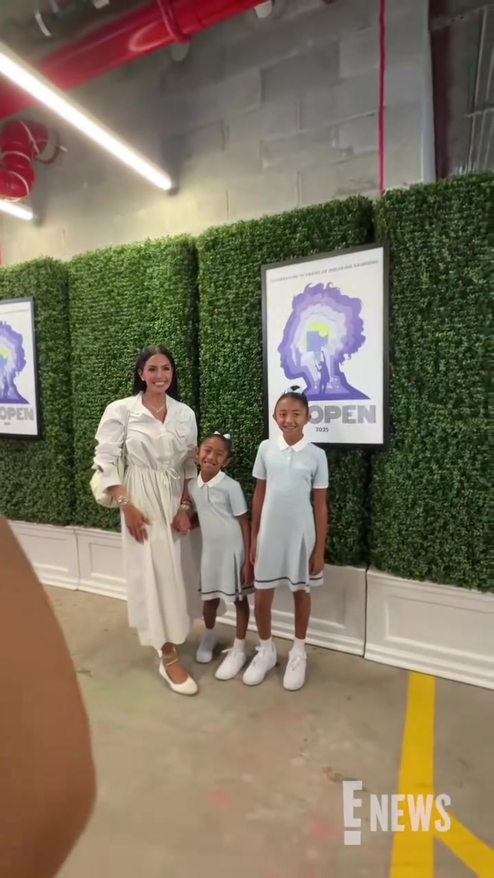 科比遗孀瓦妮莎带两个小女儿观看美网决赛 小公主们跟老大太像了