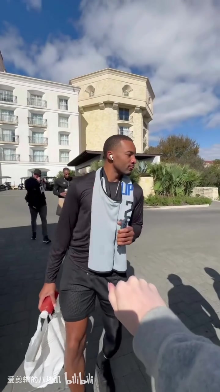 底角就是罚球线回顾鲍威尔快船时期的训练