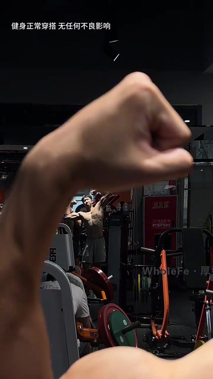 这个确实牛X啊曹岩练得这身肌肉真是极为炸裂