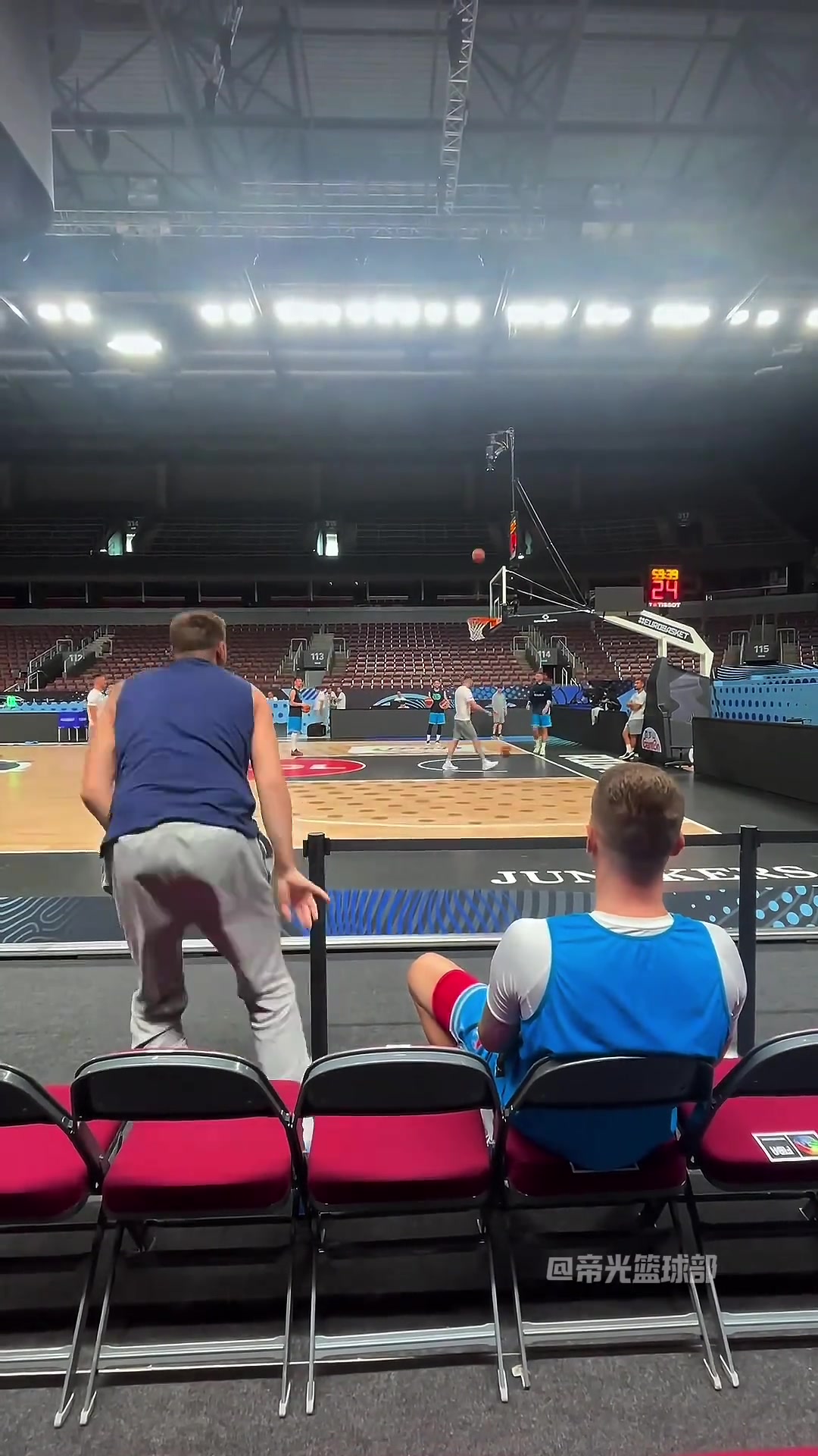 东契奇超远坐投️这核心力量强到可怕