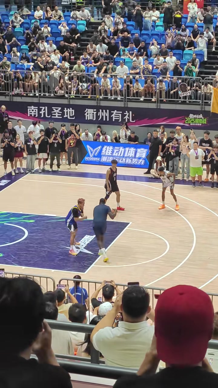 节目效果拉满程鑫凯穿普尔球衣单防追梦追梦一路碾至篮下得分