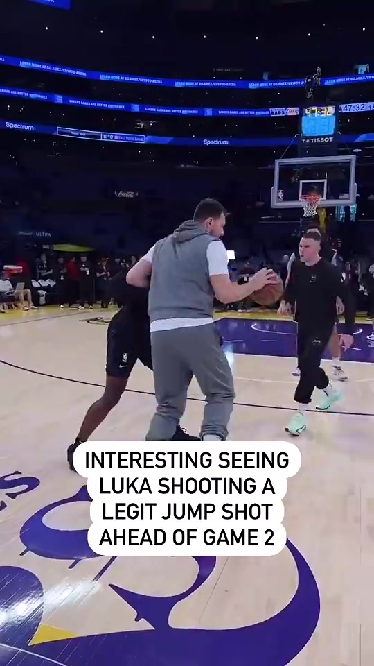 真没见过你用啊东契奇此前热身居然耍了一手罕见的标准跳投