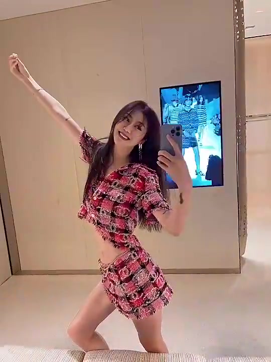 糊涂啊孙悦前妻陈露穿露脐装跳舞身材还是那么顶